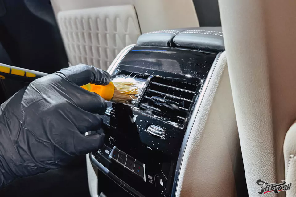 Заменили на BMW X7 Bowers & Wilkins: выполнили комплексную шумоизоляцию салона и построили новую акустическую систему!